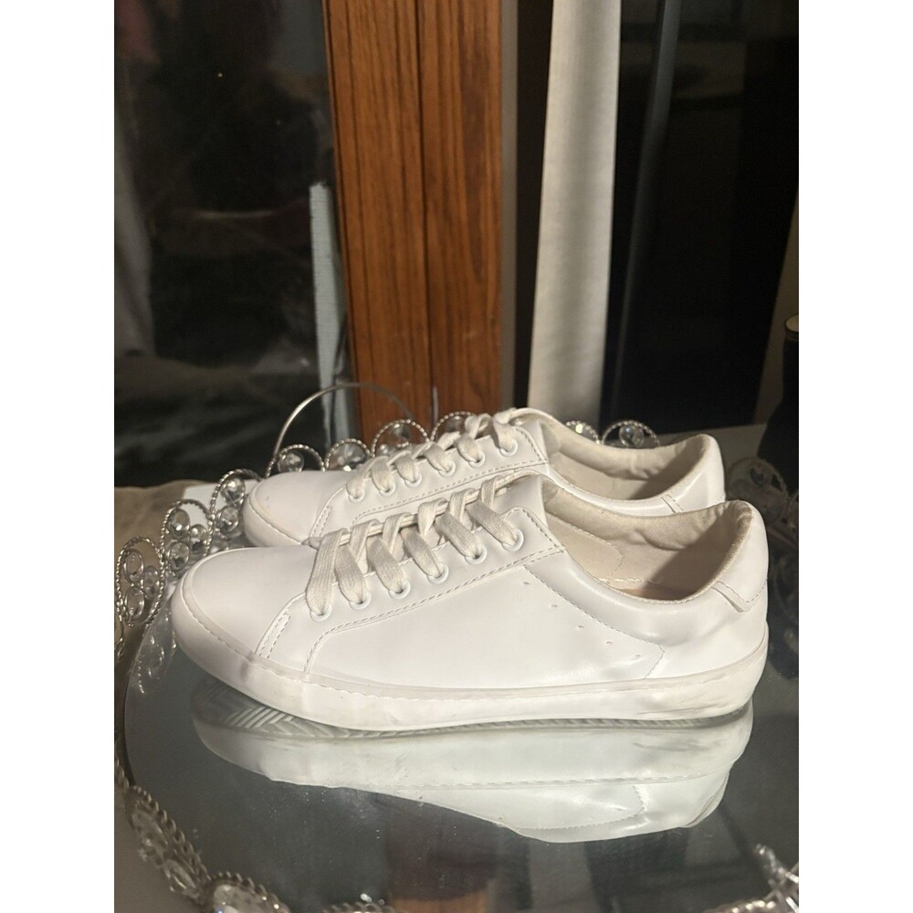 Banana Republic Faux Leather Sneakers Shoes Size 7 White Casual EUC Woman’s